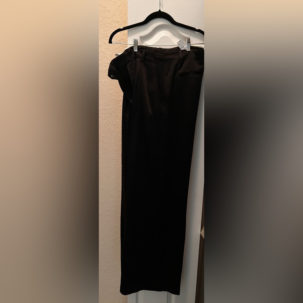 High Rise Pleated Satin Wide-Leg Trousers
Color: Black
Size: 10 Long